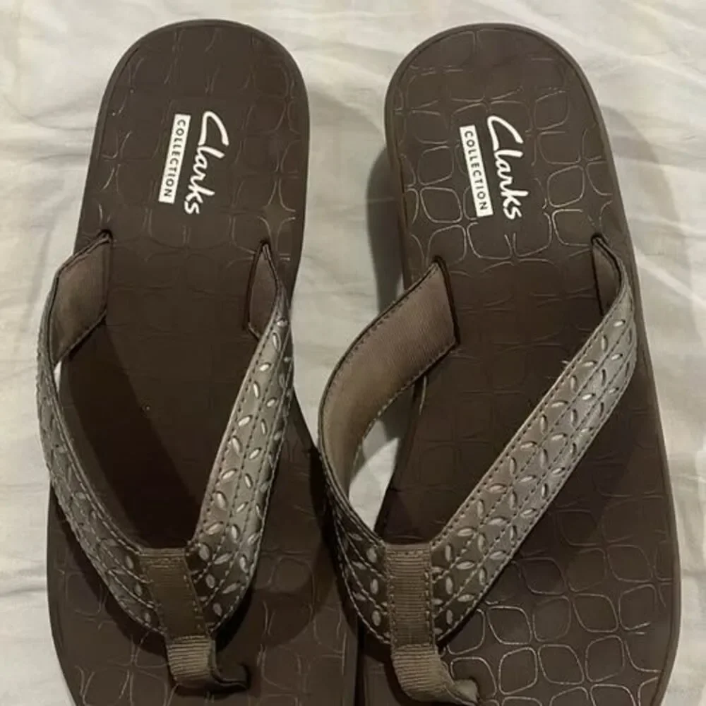 Shoes women’s size Us6M Clarks Collection Brown Flip Flop Sandals